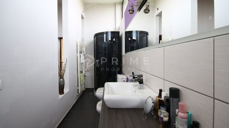 Vilă cu design și dotări deosebite de vânzare - Poză 9