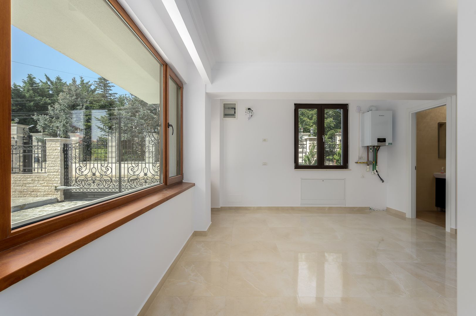 Vilă de inchiriat renovata recent, 1000 mp teren,  terasa de vara - Poză 11