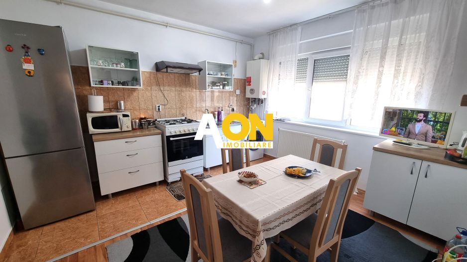 De vanzare apartament 3 camere, zona Kaufland, Cetate - Poză 1