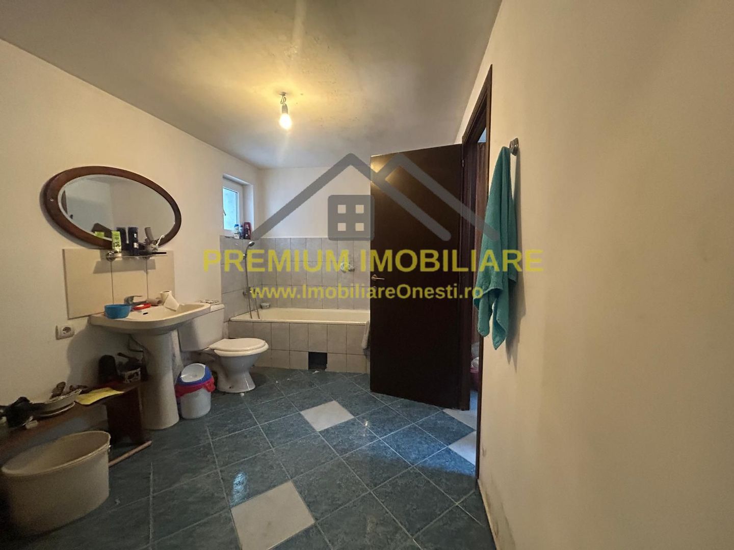 Casă batraneasca+ teren 999 mp intravilan în Oituz - Poză 16