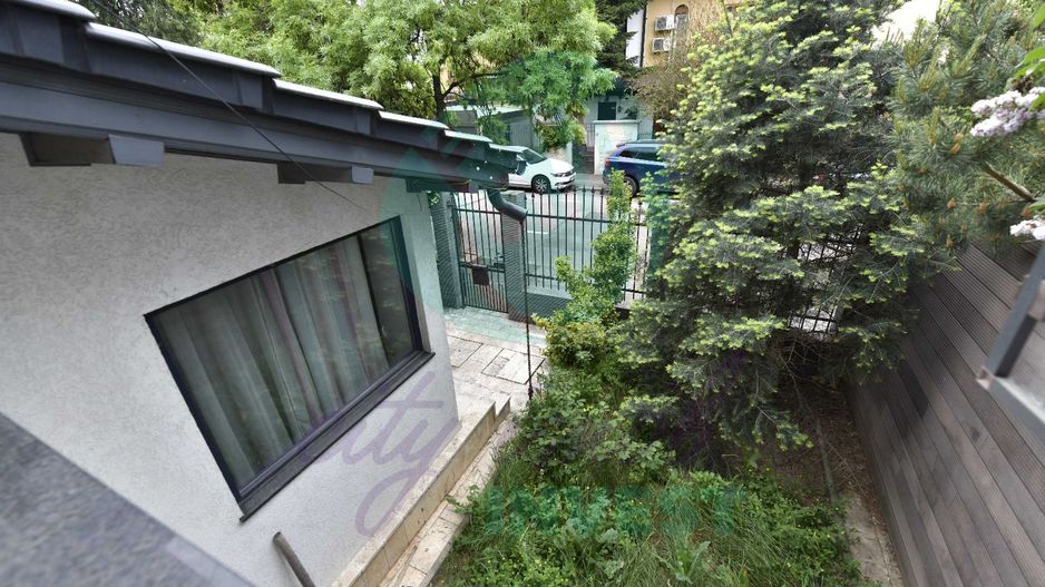 "Acasa" in Vatra Luminoasa - Poză 1