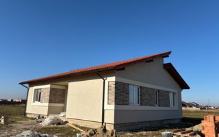 Casa individuala cu 4 camere in Mosnita Noua zona Castel - Poză 2
