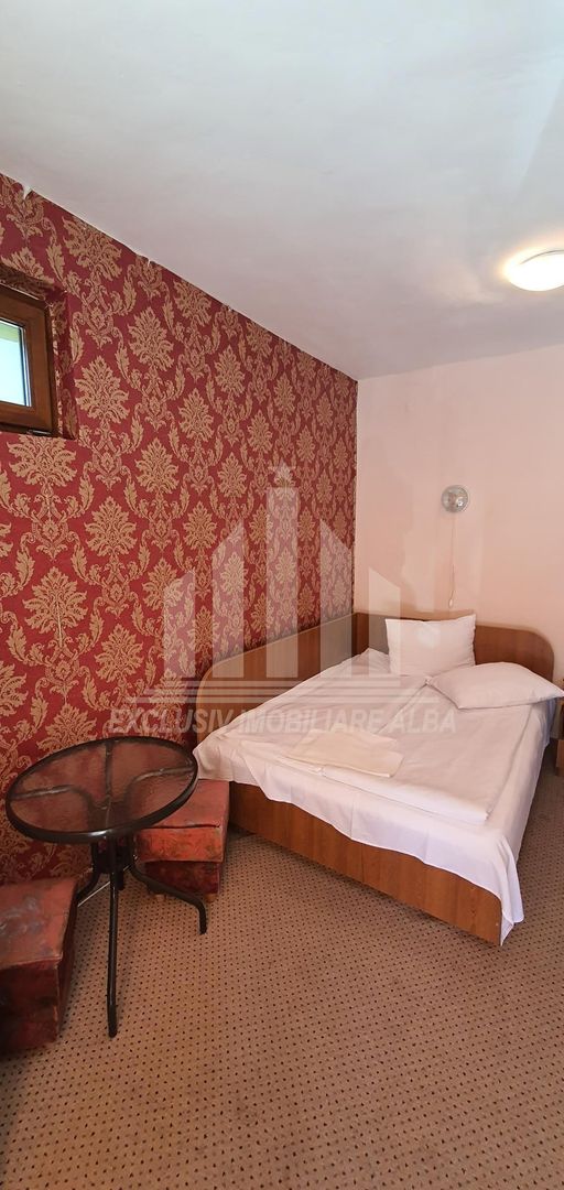 Cazare la pensiune in Centru - Poză 4