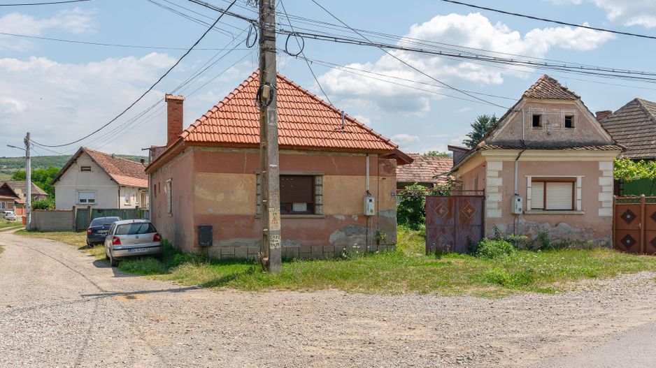Casa in Purcareni, strada Principala - Poză 1