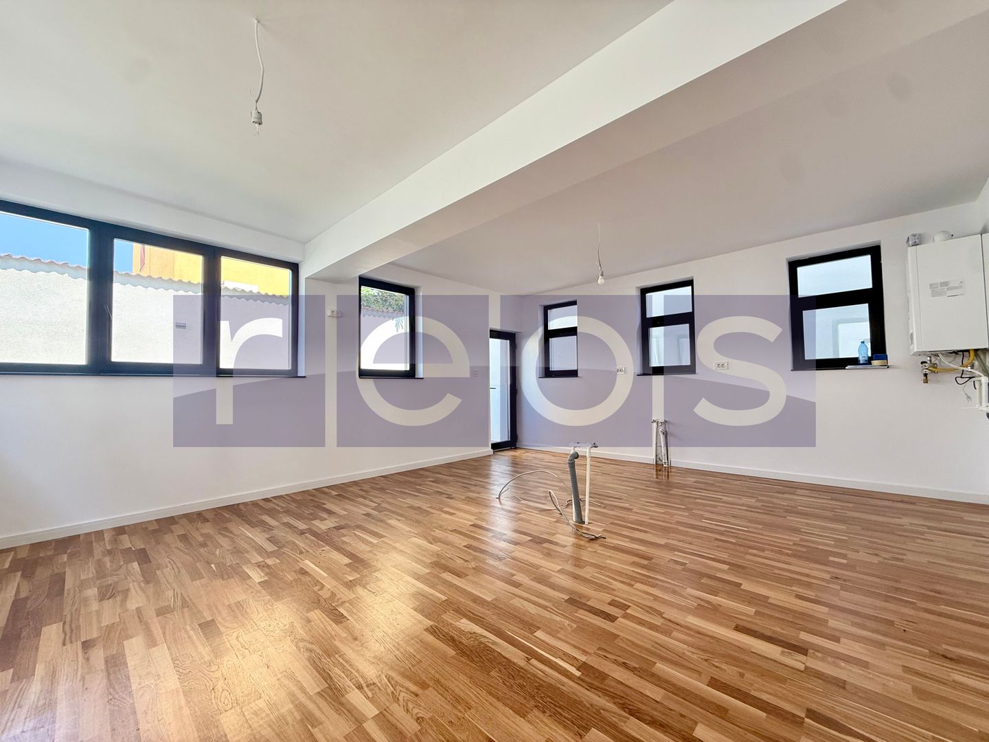 VÂNZARE VILĂ | ZONA OZANA | 5 CAMERE | ÎNCĂLZIRE ÎN PARDOSEALĂ - Poză 9