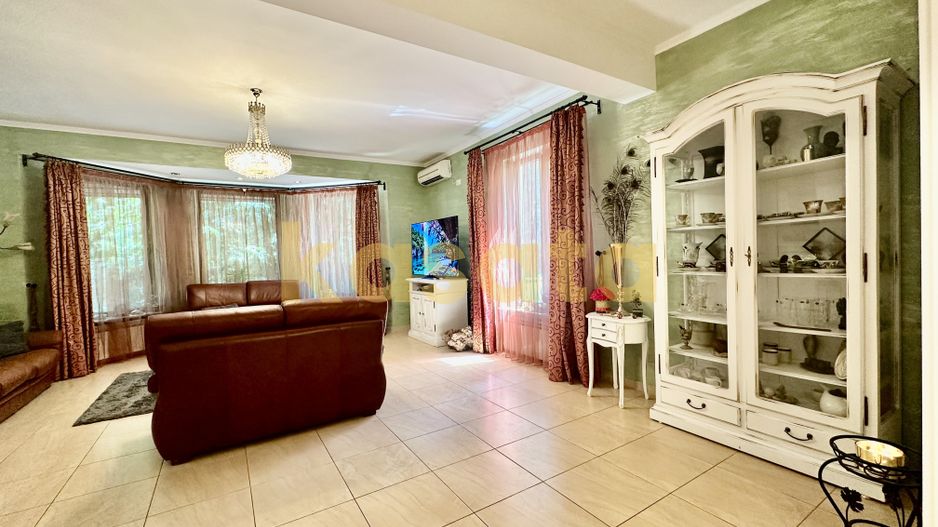 Vila care redefinește echilibrul între rafinament, spațiu și liniște - Poză 18