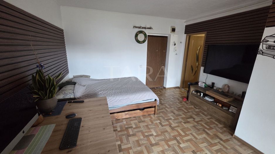 Apartament zona Florilor, complet mobilat, loc de parcare inclus. - Poză 2