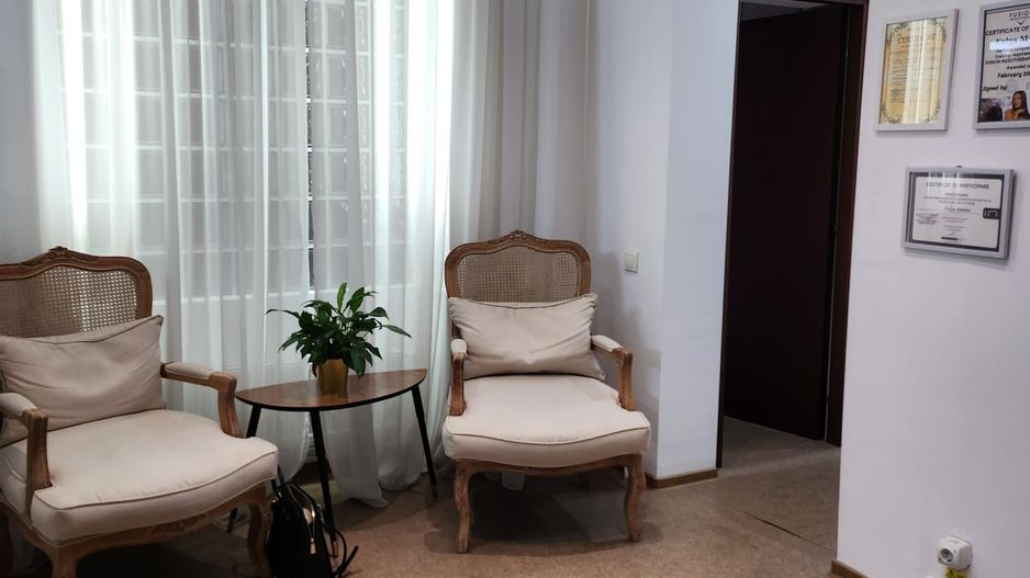 Spațiu versatil în vilă istorică + garaj de 30 mp - Poză 2