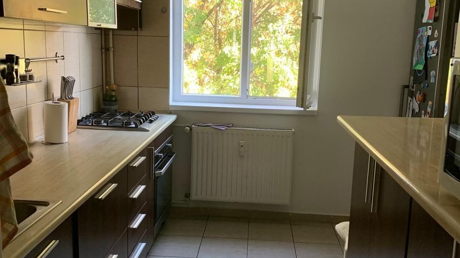 Vând apartament 4 camere - Poză 1