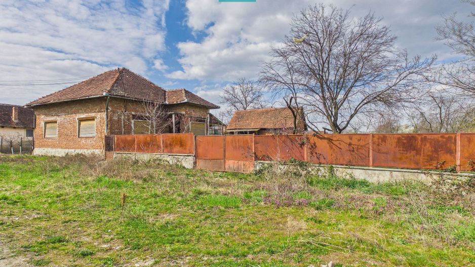 Casă cu teren de 1800 mp, în Buteni, Arad - Poză 3