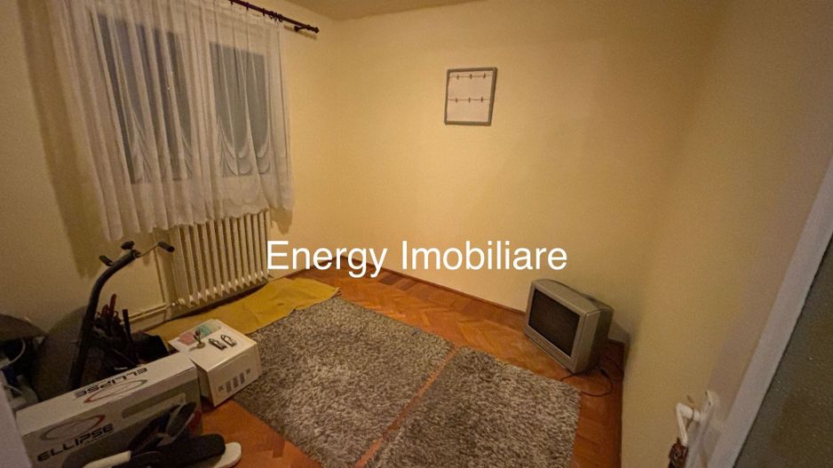 Apartament cu 3 camere, zona Dâmbul Pietros - Poză 2