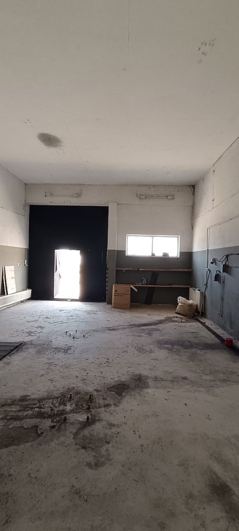 Proprietate cu 2 hale si casa la inchiriat,teren 1350mp - Poză 4