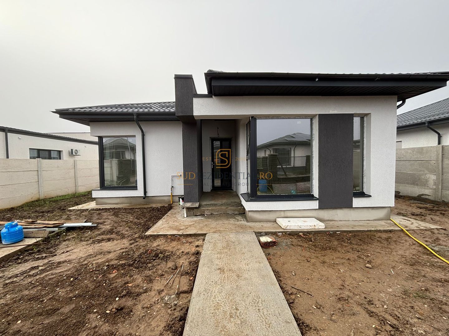 Casa individuala parter, 3 camere, disponibila imediat, teren 370 mp - Poză 3