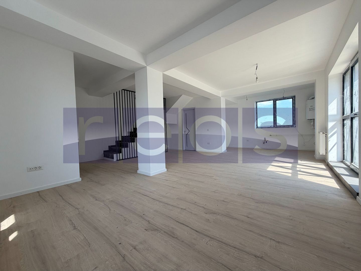 VANZARE VILA P+1+M | 170 MP UTILI | 6 CAMERE | BALOTESTI | - Poză 2