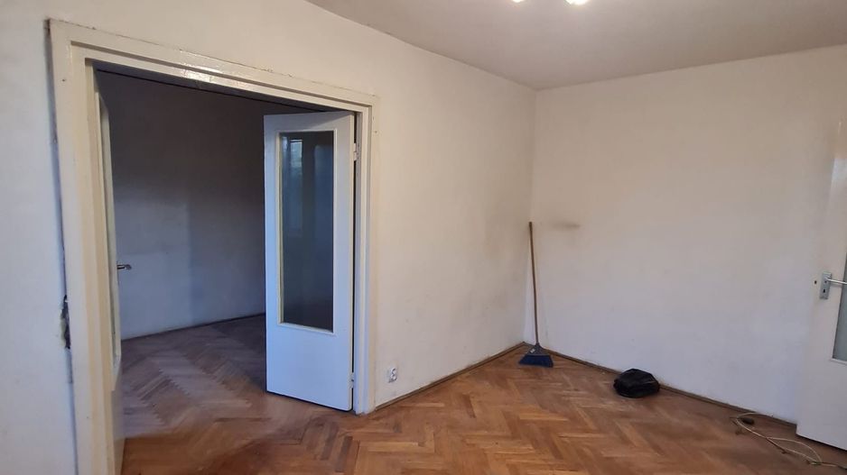 Apartament modest 2 camere zona Sagului - Poză 4