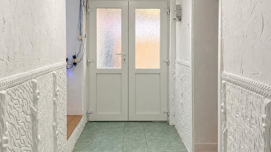 Casa de vanzare 1500 mp Cugir zona linistita - Poză 2