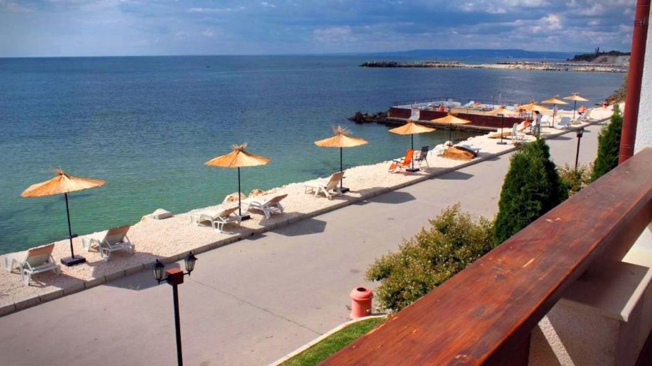 Apartamente cu 2 si 3 camere ideal investitie cu vedere superba Bulgaria Balcic - Poză 1