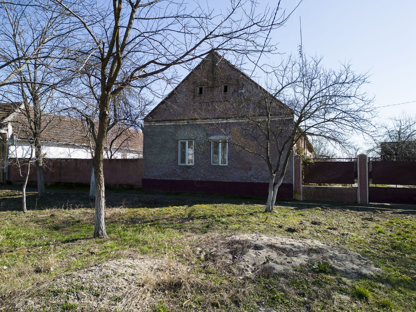 Casă cu teren generos de 2,880mp în Secusigiu - Poză 18