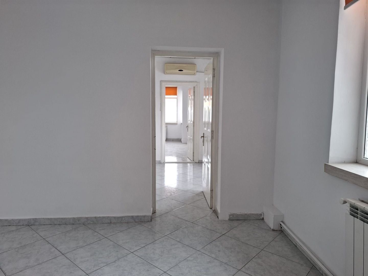URGENT!, libera, rezidential/birou/comercial, 2 intrari, NEGOCIABIL - Poză 12