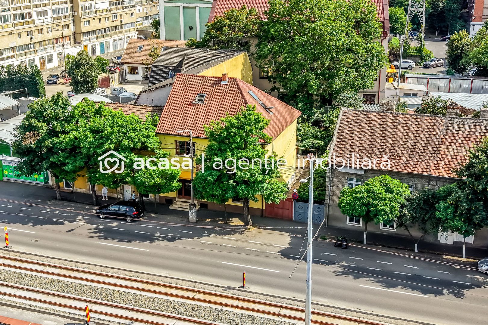 Imobil versatil D+P+E+M | Arteră principală Arad | Curte cu acces auto - Poză 1