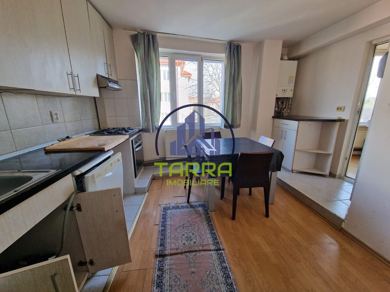 Apartament cu 2 camere de inchiriat in Alba Iulia cartier Cetate - Poză 2