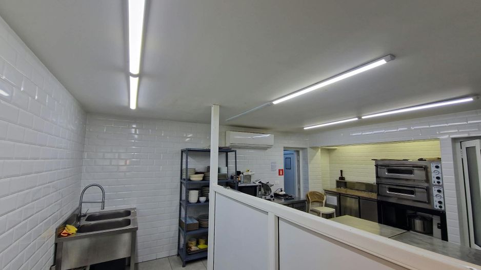 Afacere la cheie pe Strandul Neptun: restaurant, terasa, sala de evenimente - Poză 15