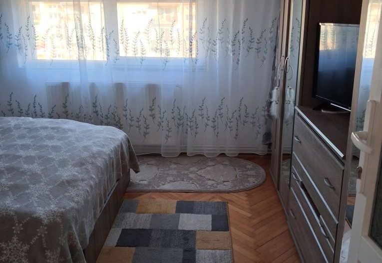 BRASADAS vinde ap 2 cam etaj 4/4 in Carpati 2. - Poză 5