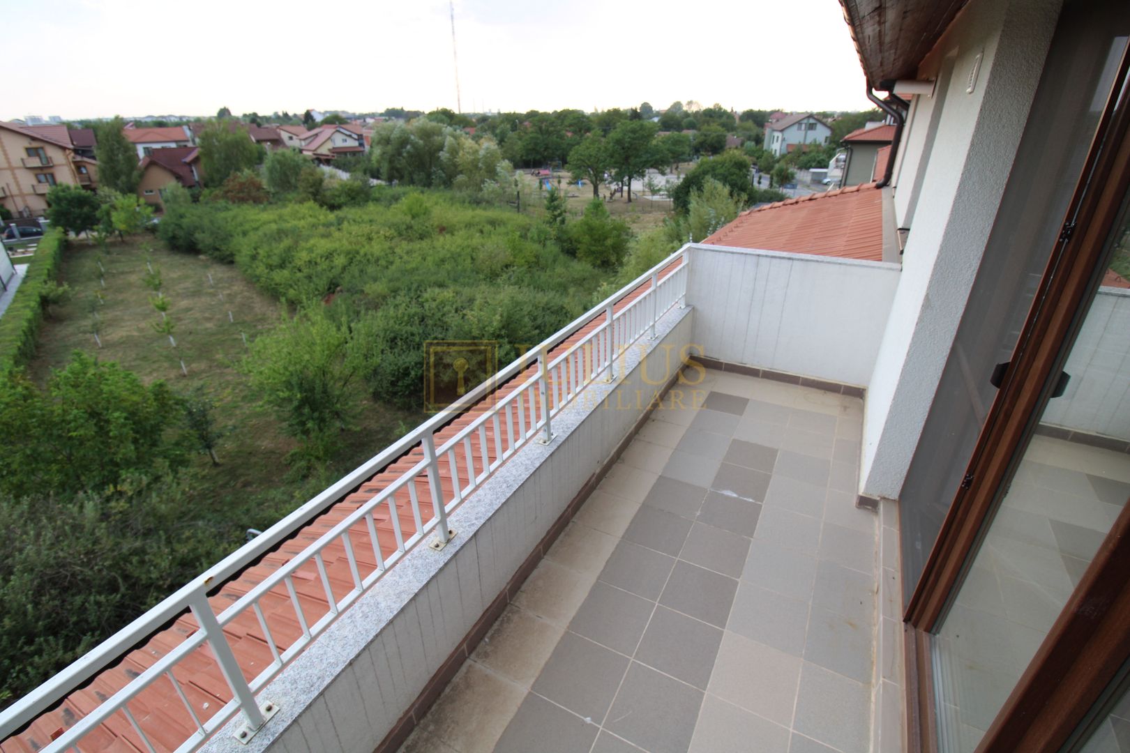 LOFT amenajat modern, 2 bai. Zona de sud. - Poză 11