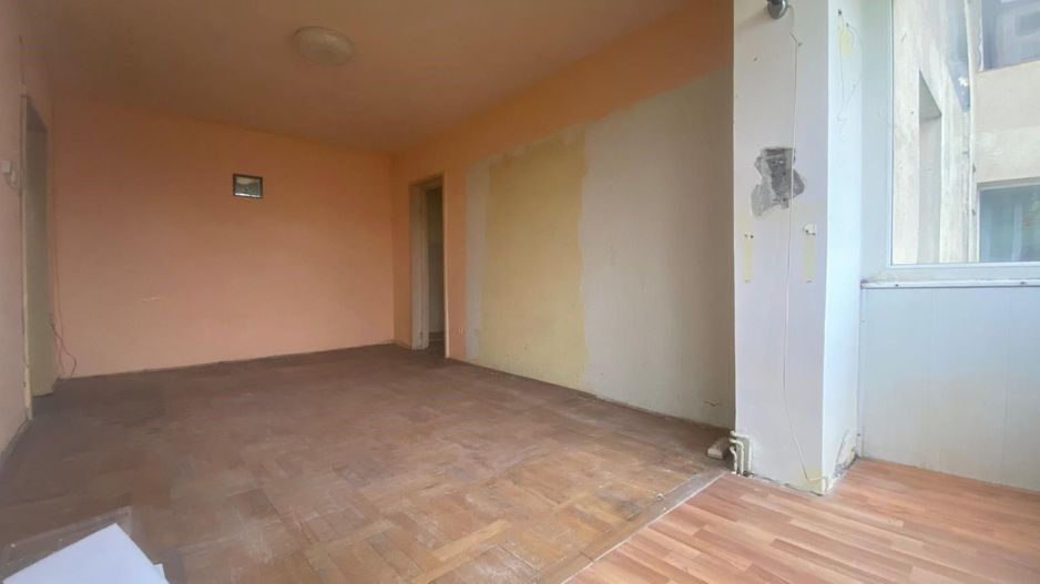Vanzare apartament cu 3 camere în Micro 6  zonă căutată din Târgoviste - Poză 2