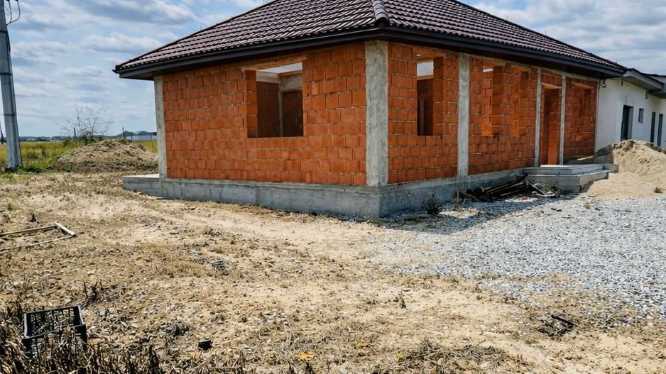 Casă la roșu, plan Parter – 500 mp teren, front 20 ml – Cihei - Poză 3