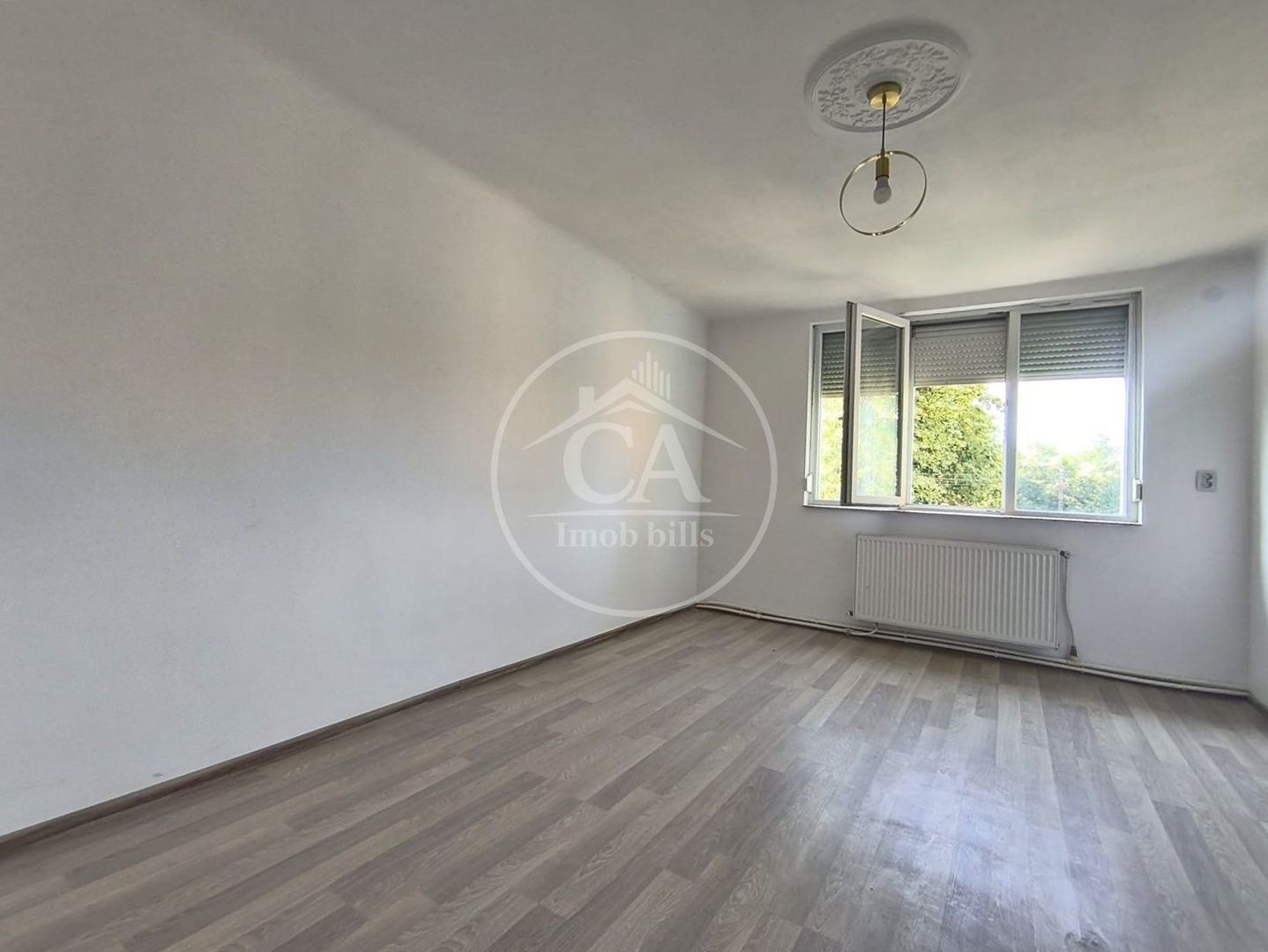 Apartament de vanzare cu 2 camere si curte in zona Centrala, Otadeaa - Poză 2