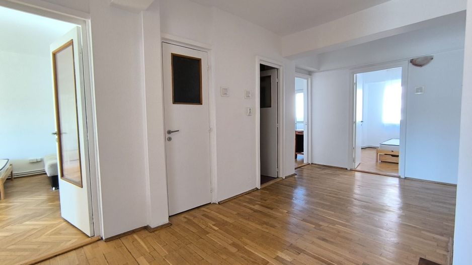Inchiriere 4 camere Cipariu Centru - Poză 2