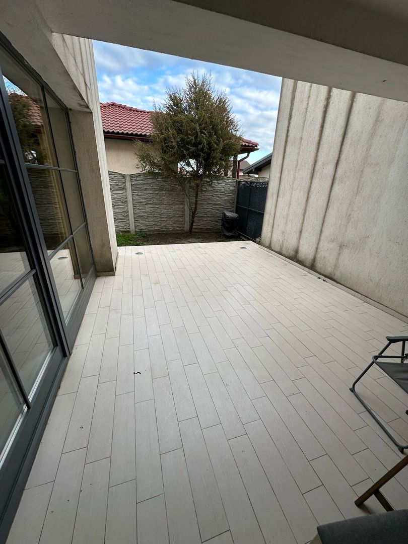 Locuinta spatioasa in triplex - Poză 26