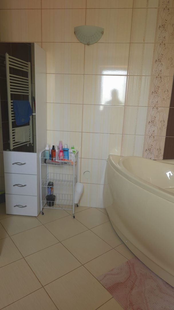 Casa langa Blue Sky cu panouri solare, garaj si terasa mare - Poză 8