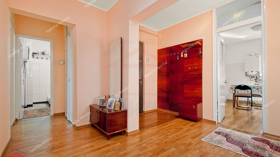 Vand/schimb apartament 4 camere, Micro 17, 98 mp, 120.000 EURO - Poză 2
