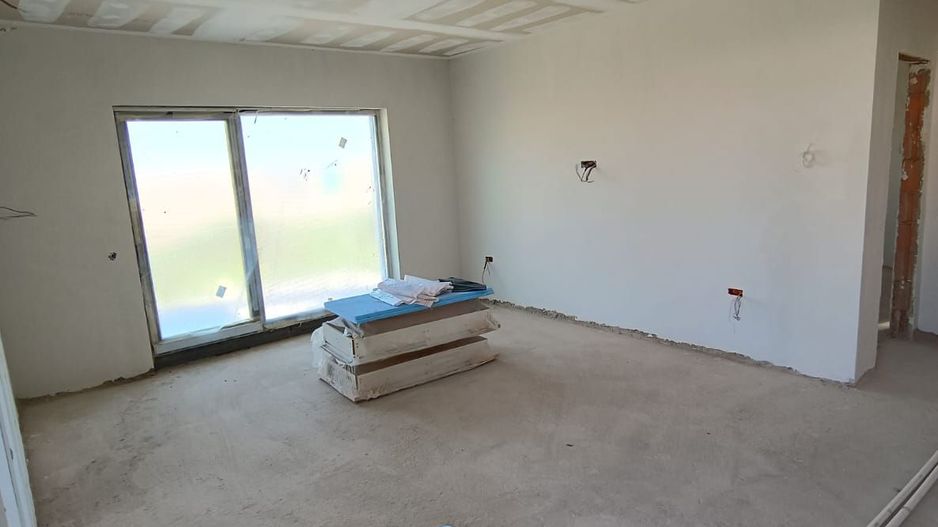 Case pe parter Tunari, zona linistita, curte MARE 350m - Poză 11