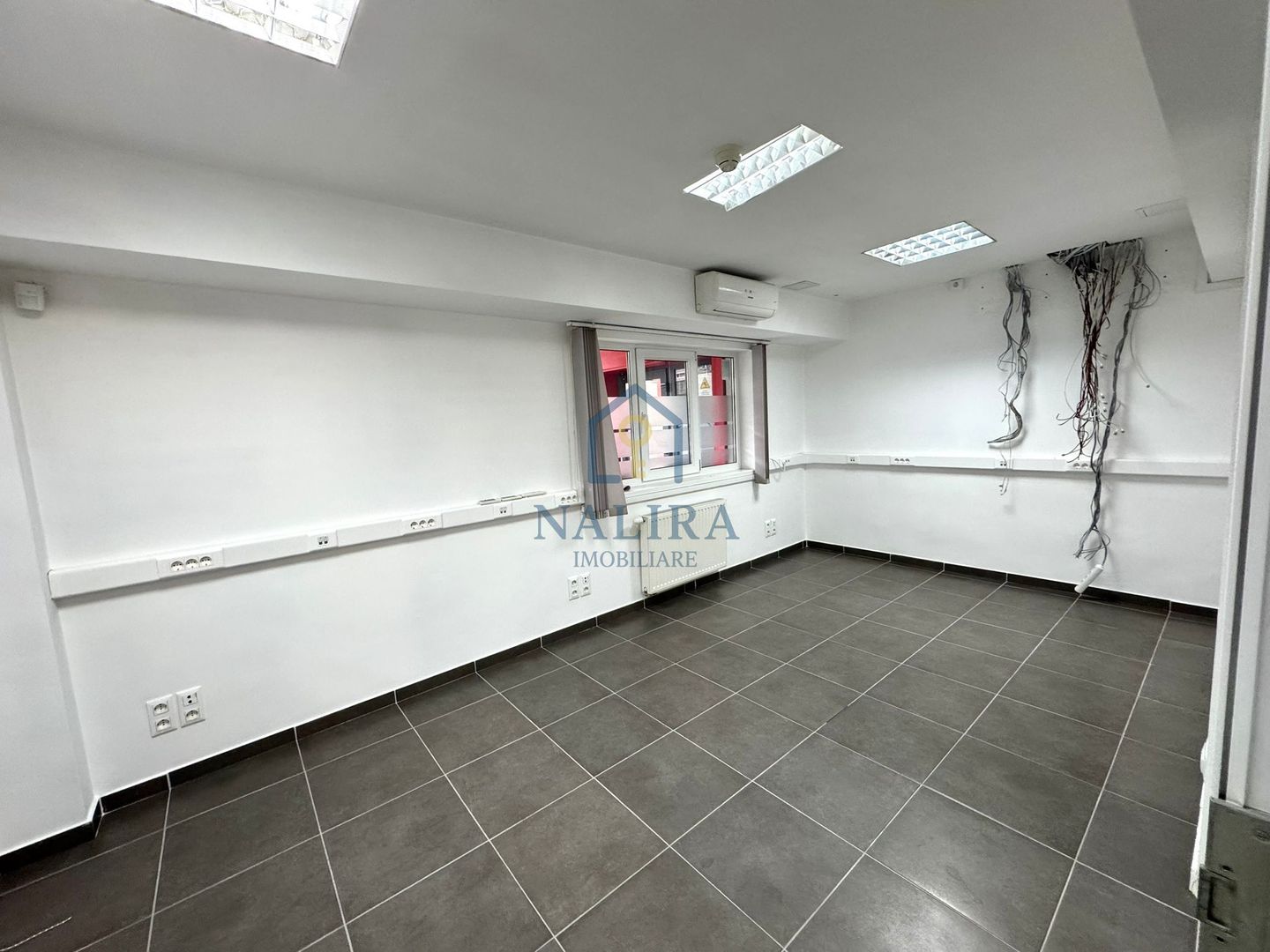 Spatiu comercial de inchiriat- parter - in cladire de birouri Olteniei - Poză 4