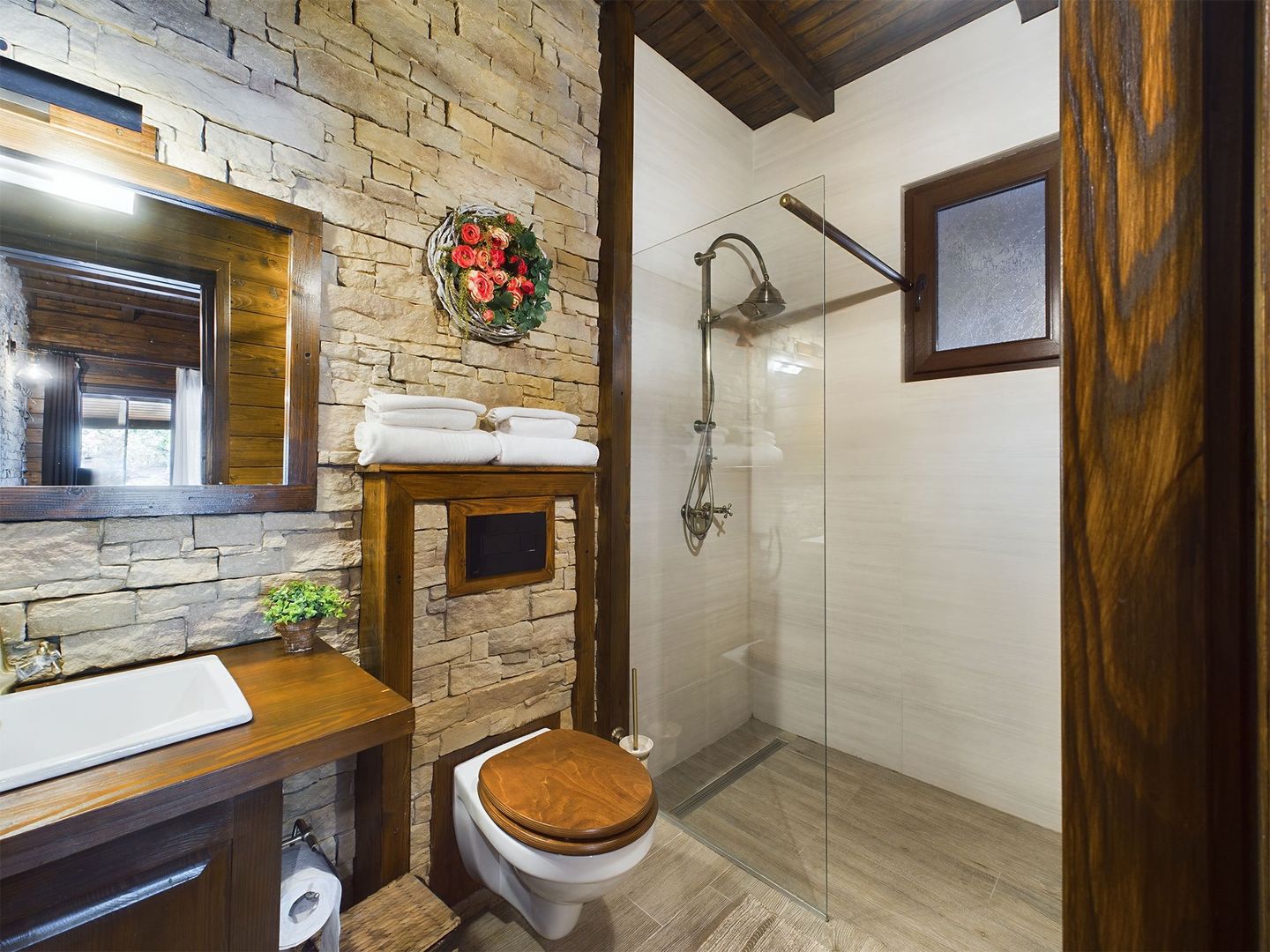 Pensiune de Lux pe Malul Dunării în Dubova - Poză 13