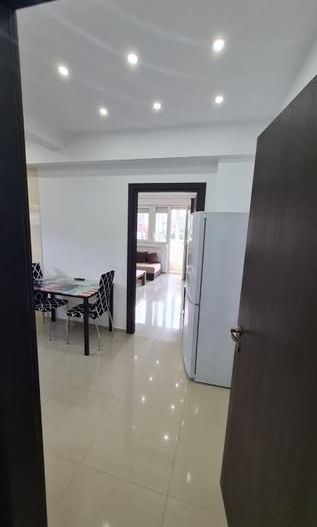 Garsonieră spațioasă de închiriat, Universitate, mobilat lux, centrală proprie - Poză 5