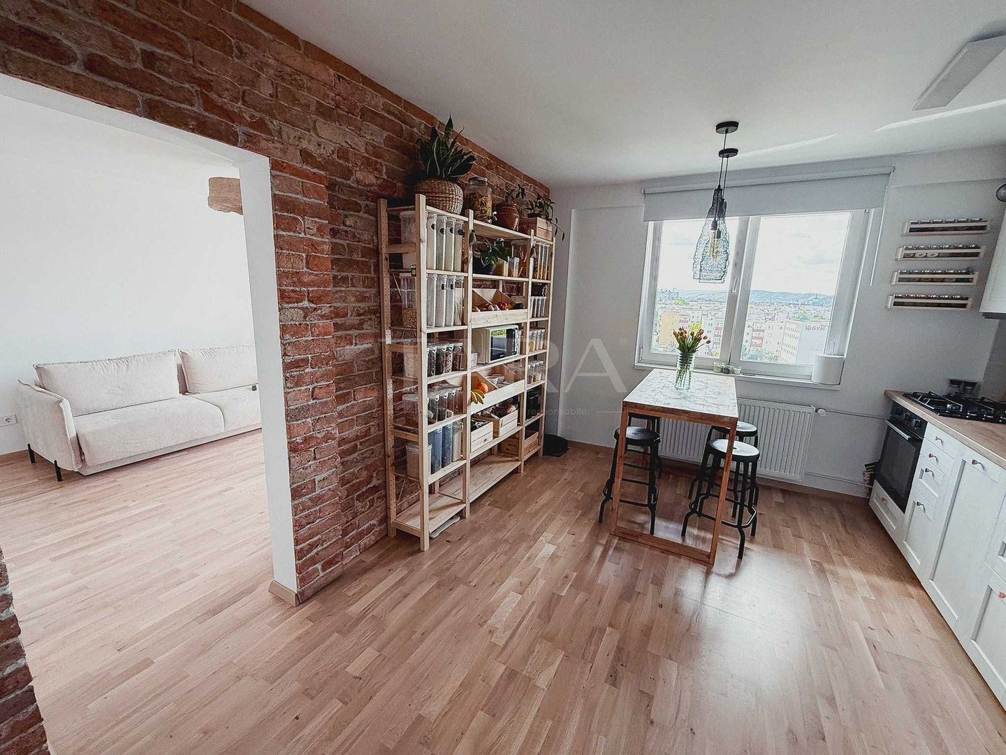Apartament renovat complet, mobilat ,balcon 9 mp, view panoramic. - Poză 7