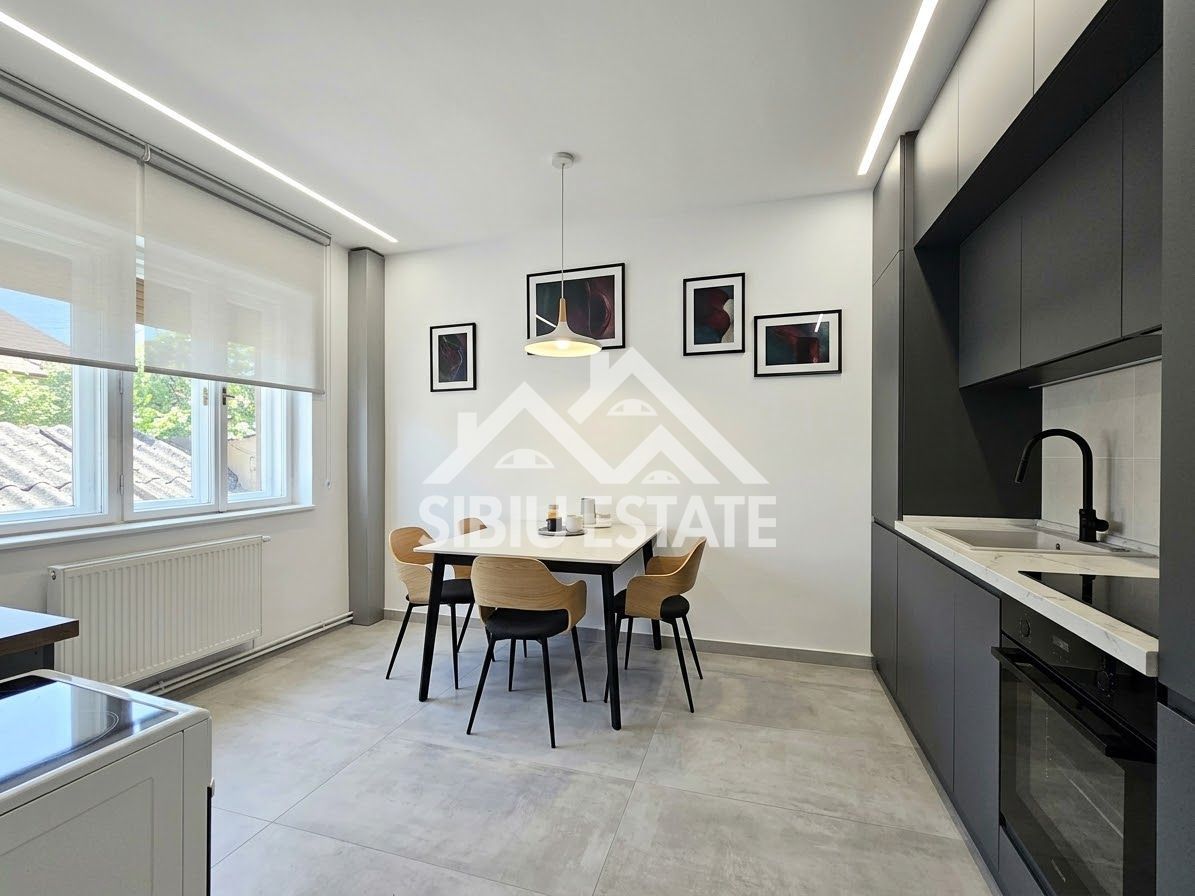 Casa Sibiu central 5 camere, 4 bai - Poză 7