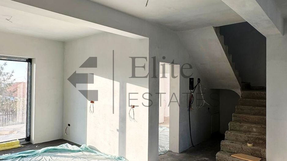 Casa pe deal de vanzare cu 5 camere - Poză 7