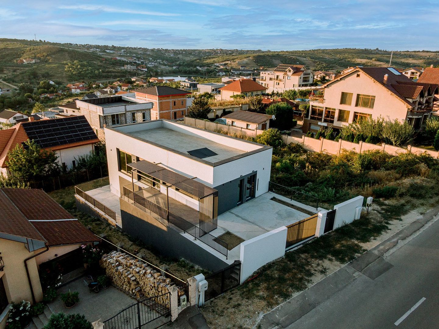 Vilă nouă design mediteranean, proiect deosebit și panoramă- 285.000 E - Poză 5