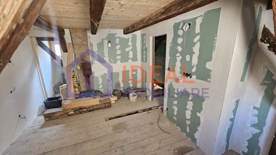 Casă veche, solidă, cu 4 camere, pivniță boltită și 4 băi – zonă centrală - Poză 6