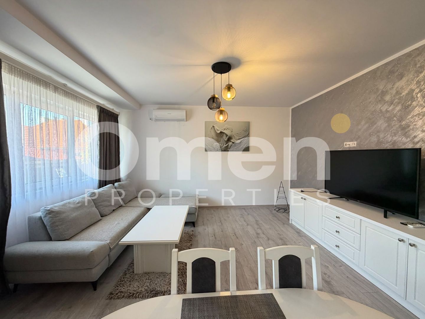 Apartament spatios | parcare | parter inalt | bloc nou | zona centrala - Poză 1