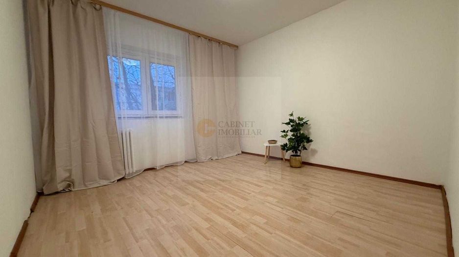 2 Camere | 3/4 | Decomandat | 51mp | 1982 | metrou Crangasi - Poză 1