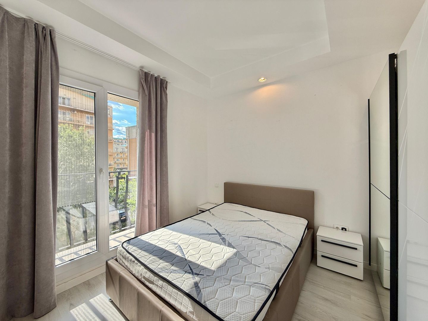 COSMOPOLIS - Apartament cu 2 camere tip studio, mobilat si utilat. - Poză 4