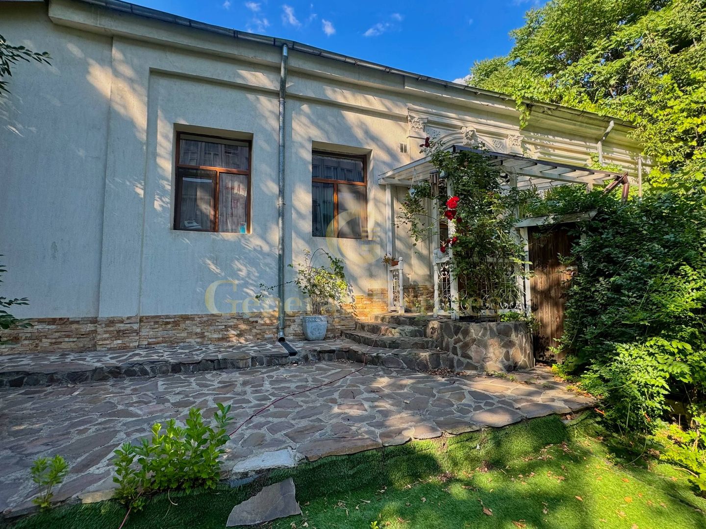 Spre Vânzare Proprietate remarcabilă cu 6 camere în inima Iașului ! - Poză 7