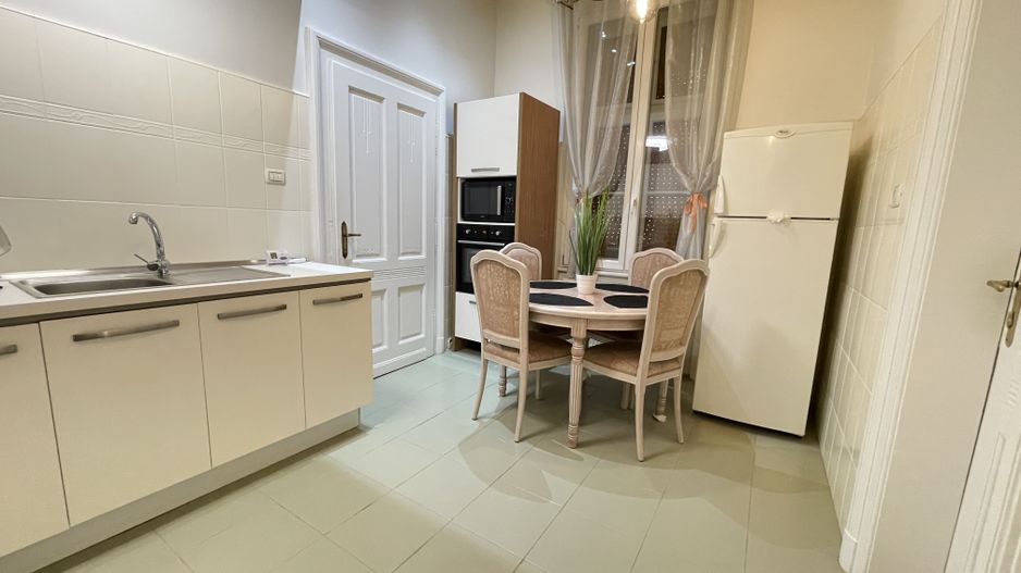 Apartament 4 camere spatios  in zona Sinaia - Poză 3