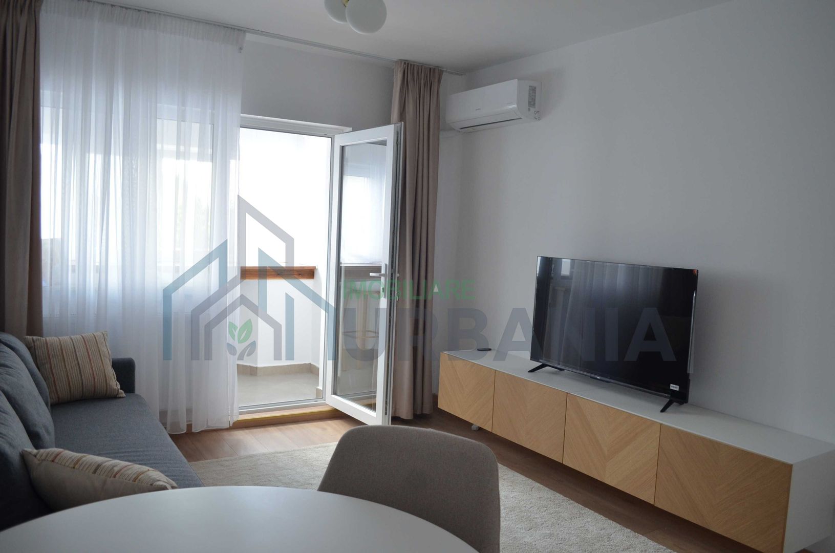 Apartament 3 camere decomandat, 71 mp, Târgu Cucu – Ultracentral, mobilat și utilat complet, mutare imediată - Poză 2